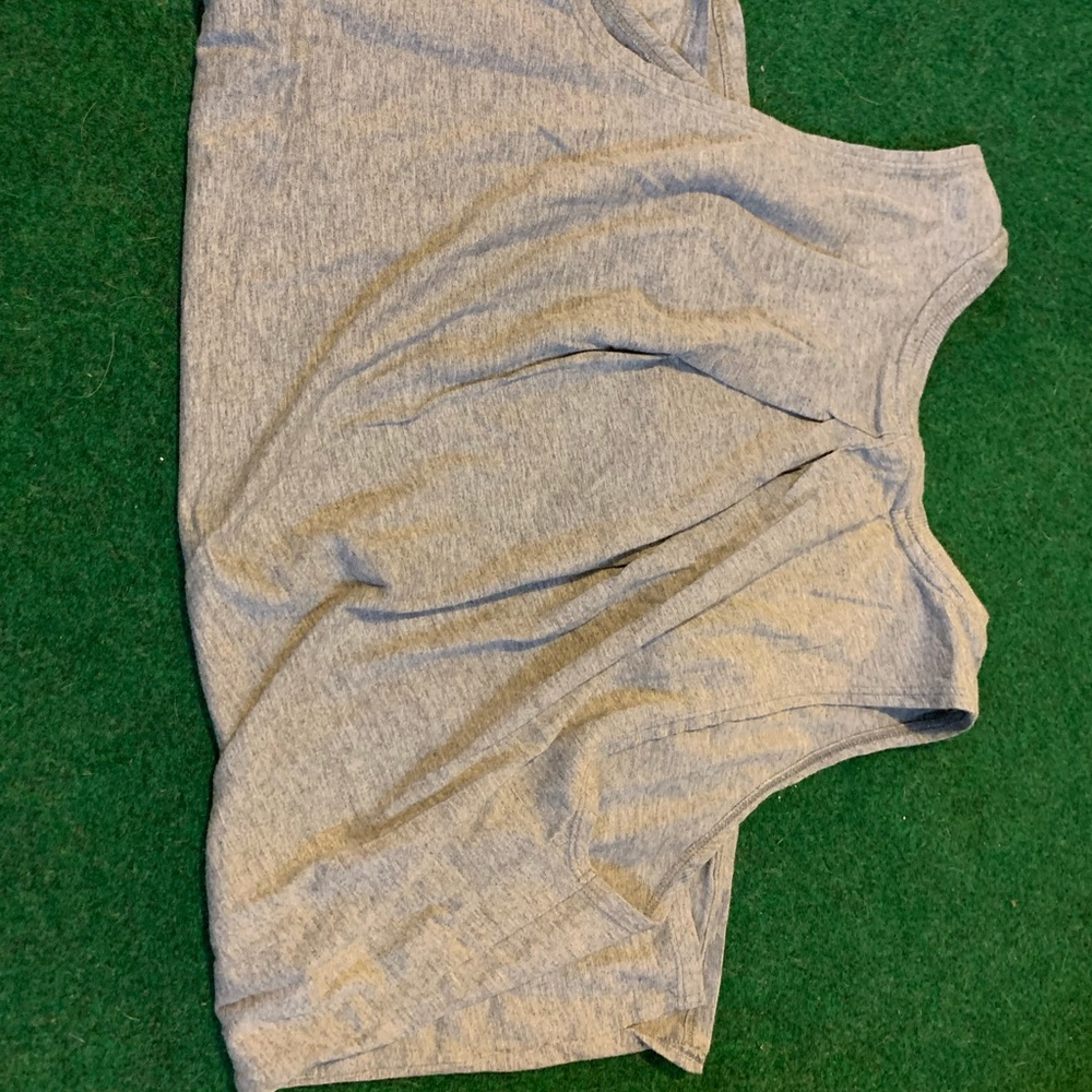 Two workout tops - Picture 5 of 5